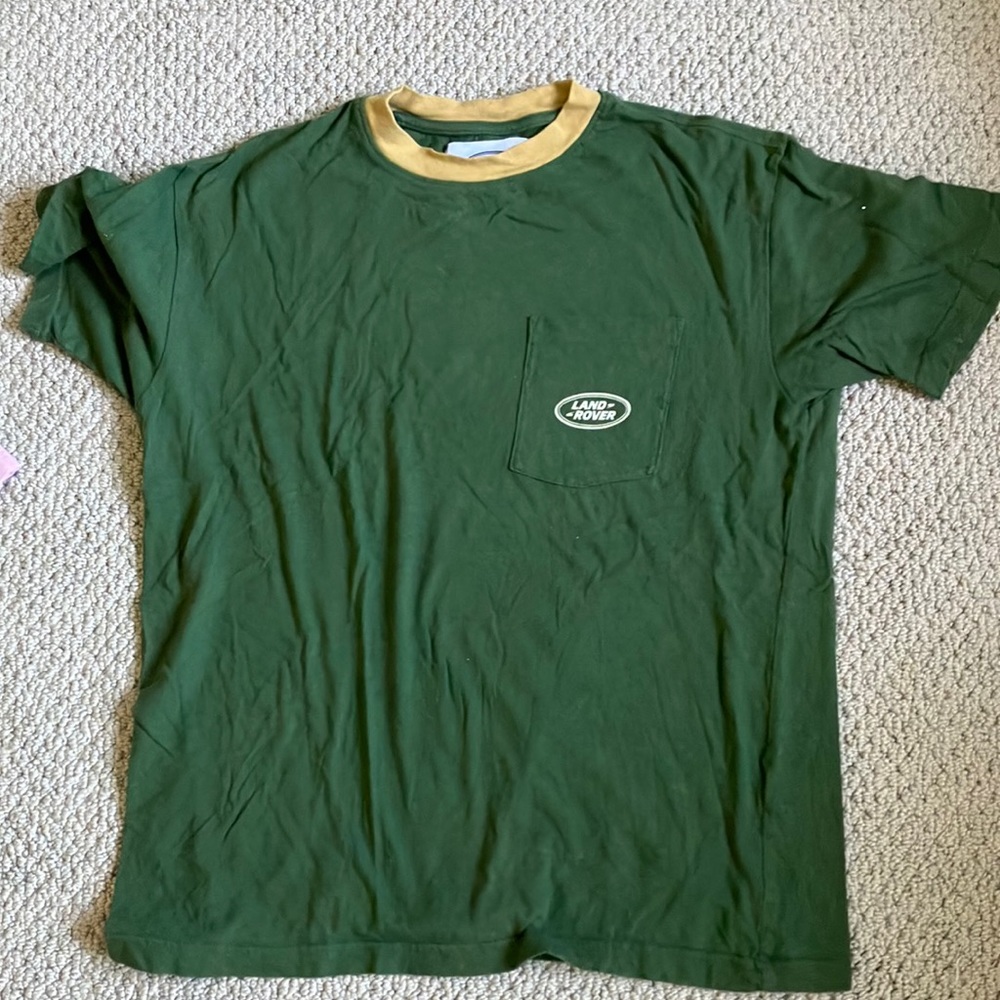 Basically brand new Land Rover shirt. Originally 45$ selling for half the price.